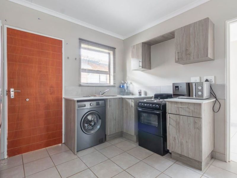 Townhouse For Sale In Boksburg - Photo 6