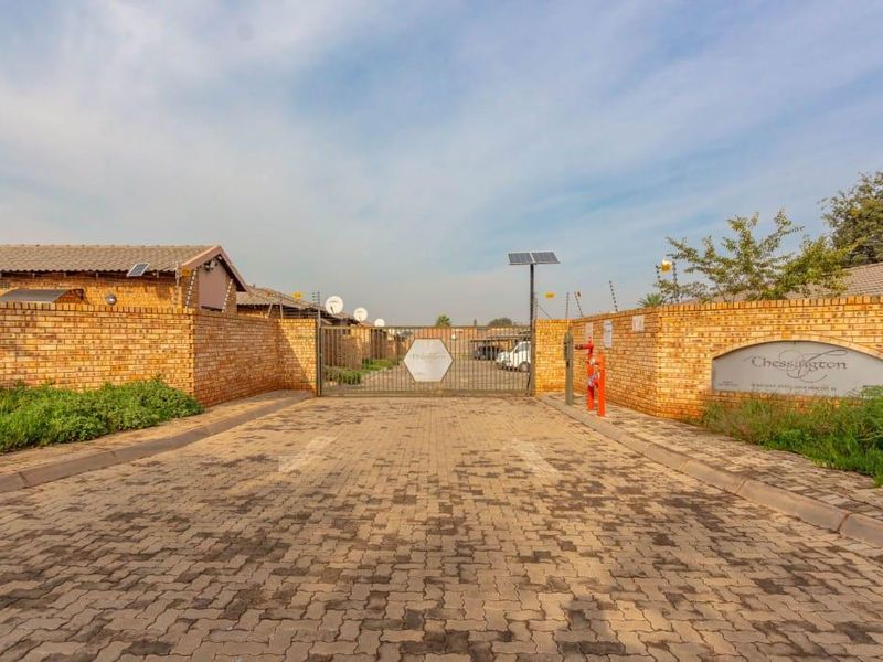 Townhouse For Sale In Boksburg - Photo 2