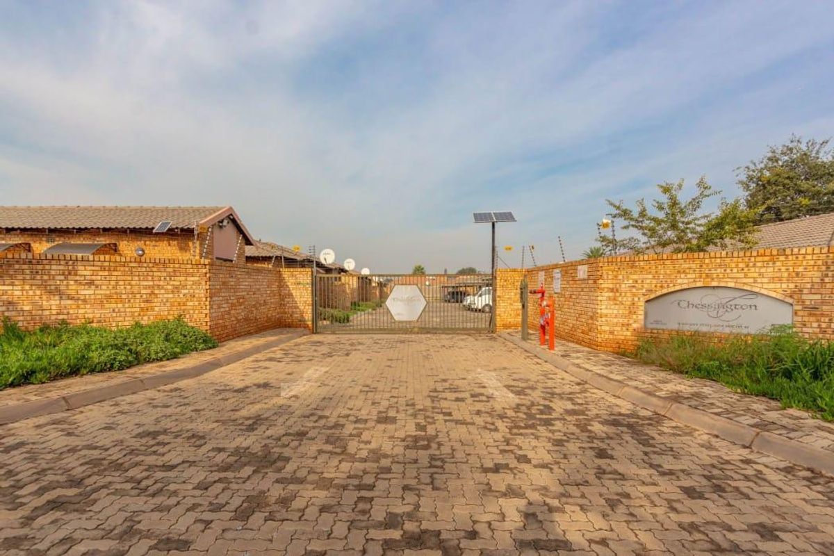 Townhouse For Sale In Boksburg - Photo 2