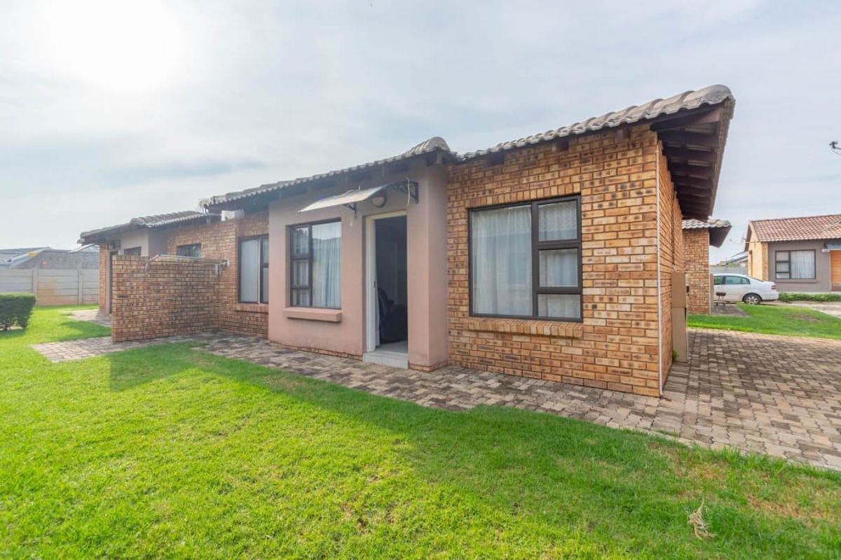 Townhouse For Sale In Boksburg - Photo 3