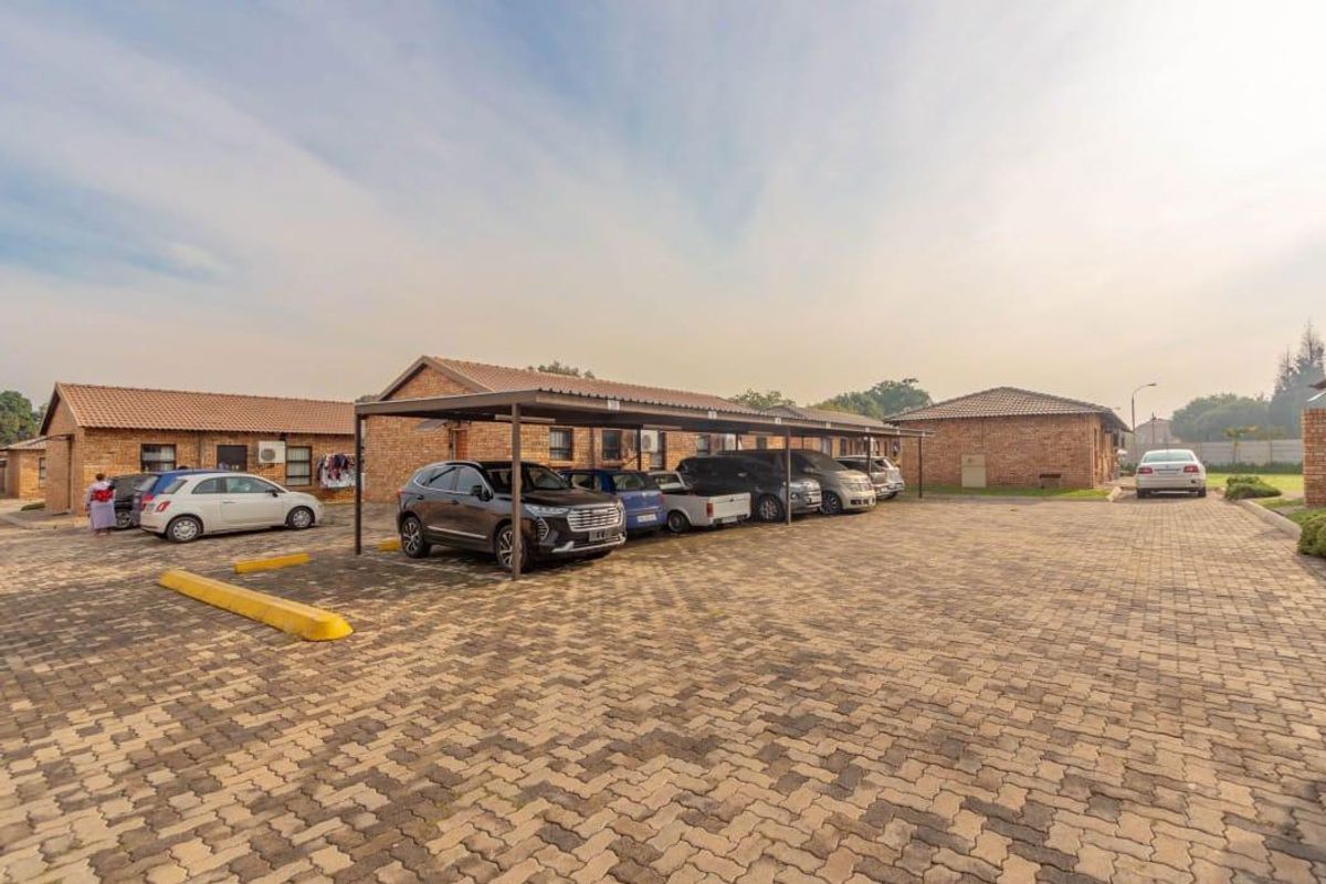 Townhouse For Sale In Boksburg - Photo 5