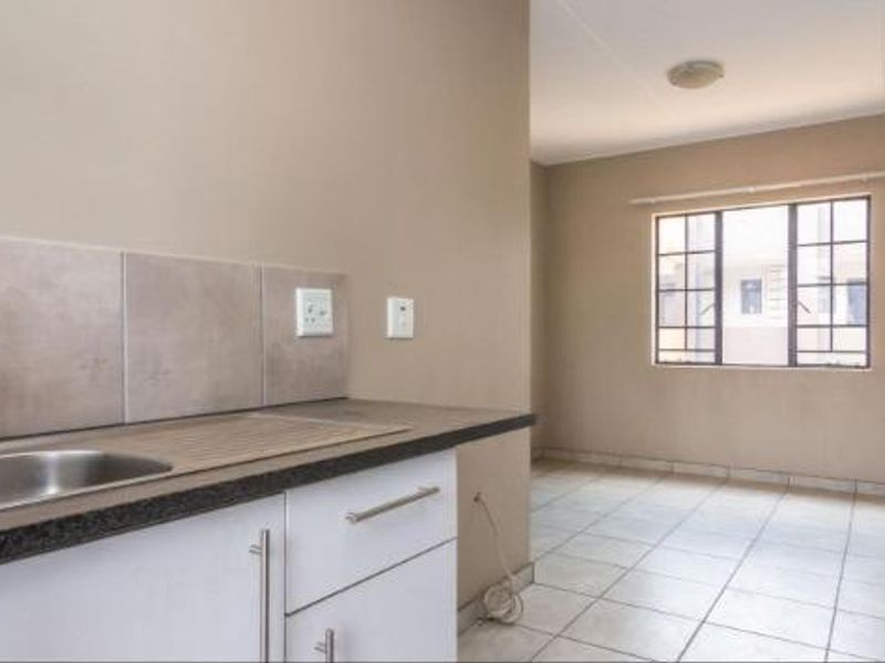House For Sale In Roodepoort - Photo 2