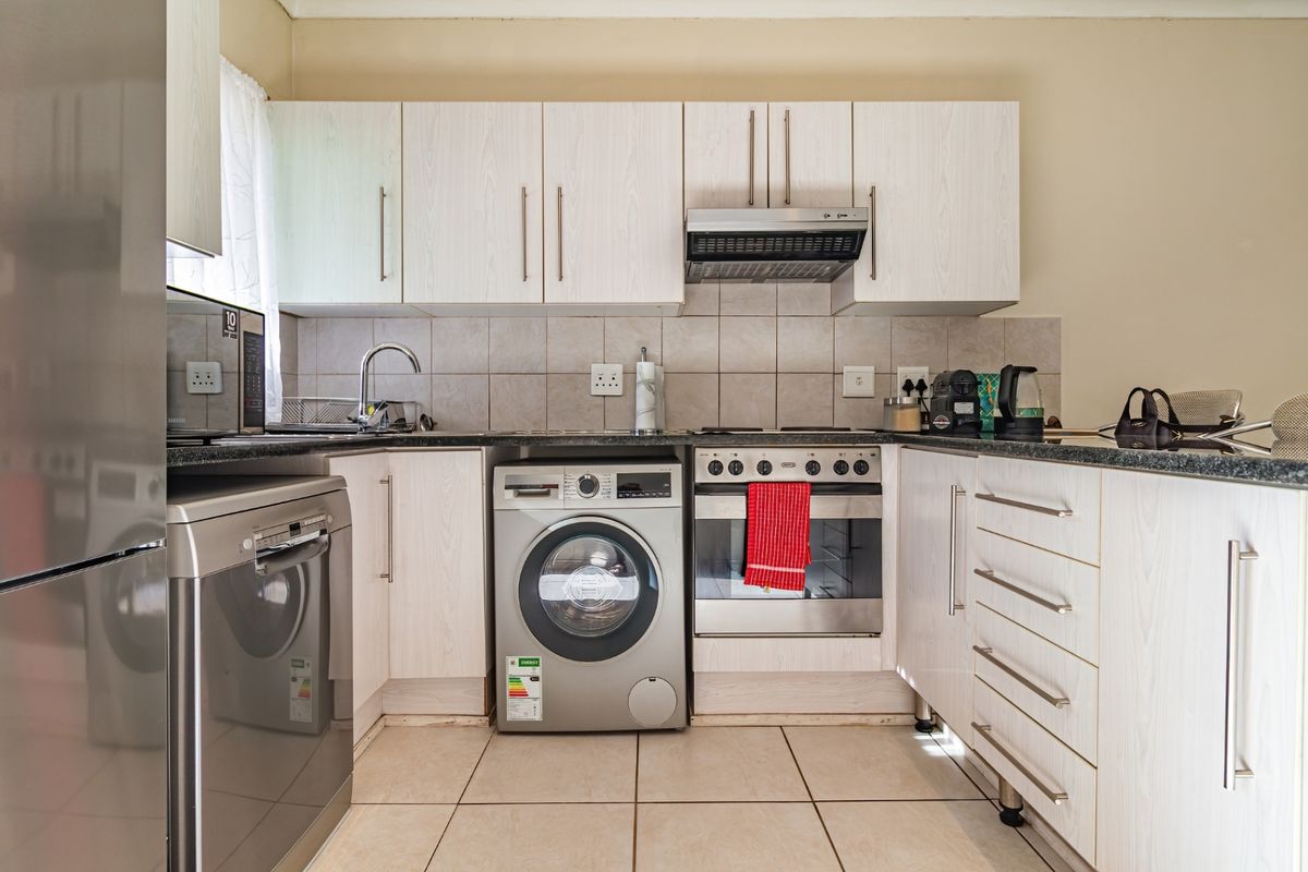 Apartment For Sale In Port Elizabeth - Photo 2