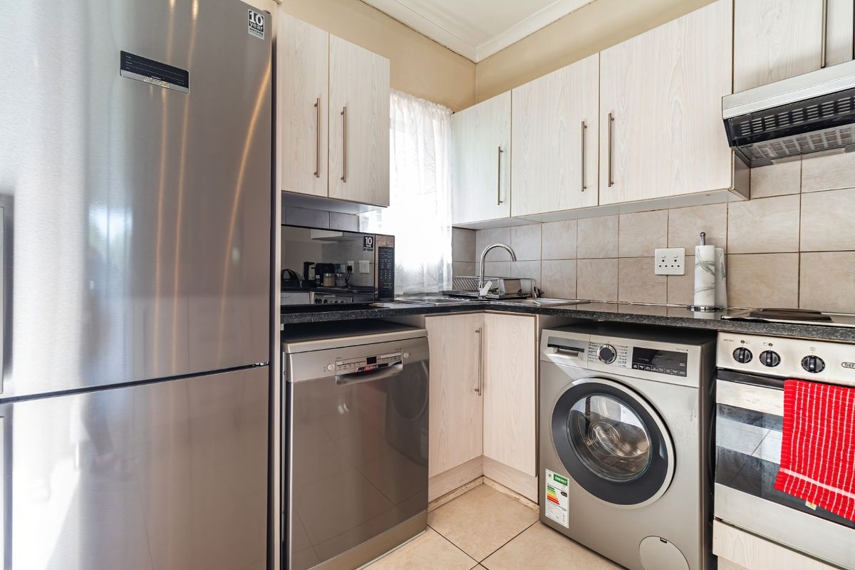 Apartment For Sale In Port Elizabeth - Photo 5