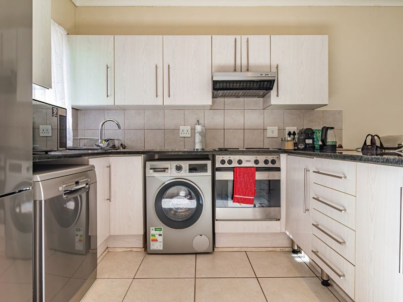 Apartment Sold In Port Elizabeth - Photo 2