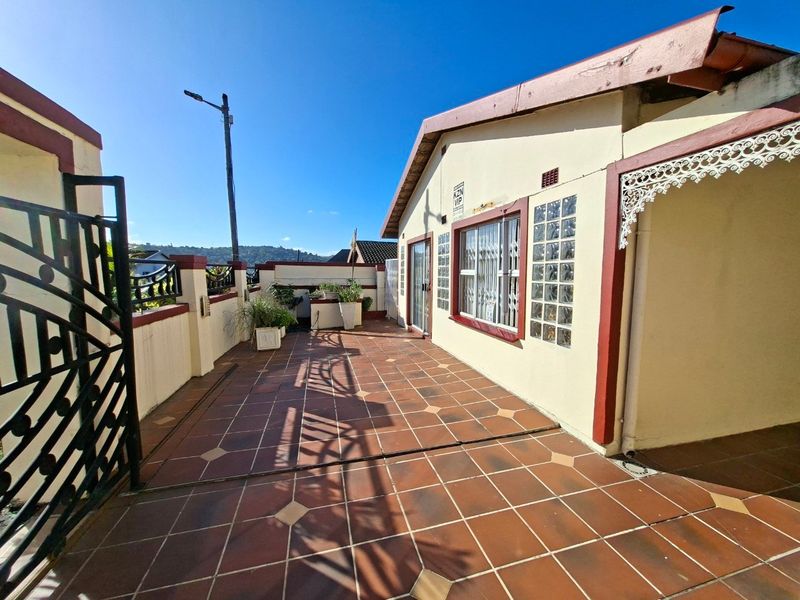 House For Sale In Phoenix - Photo 2