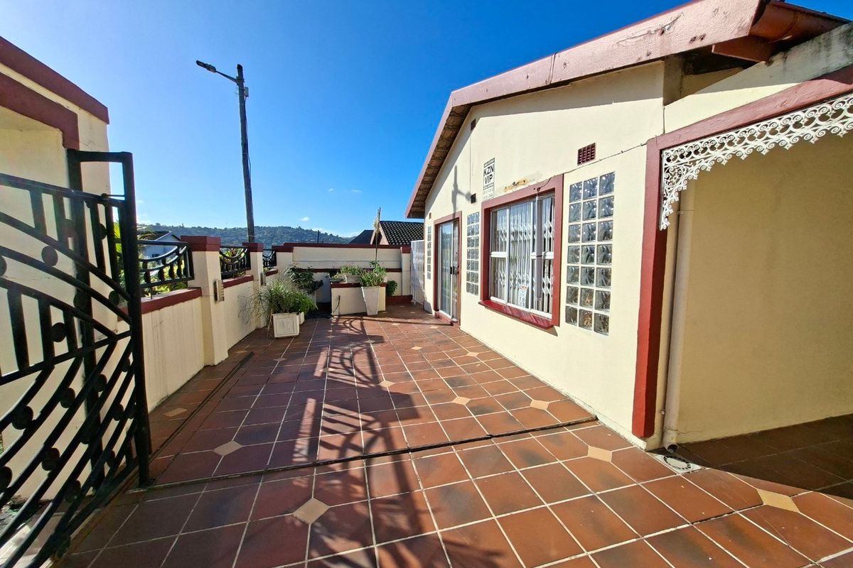 House For Sale In Phoenix - Photo 2