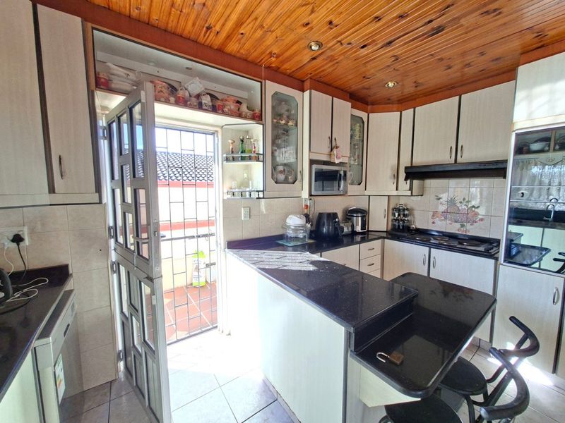 House For Sale In Phoenix - Photo 4