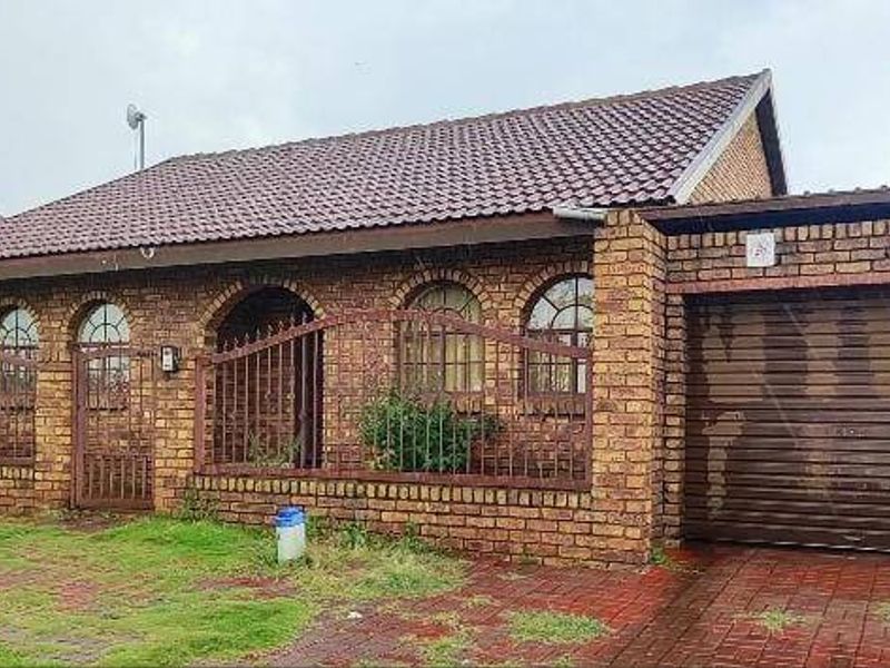 House For Sale In Benoni - Photo 1