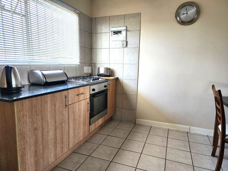 Apartment Rental Monthly In Sandton - Photo 10