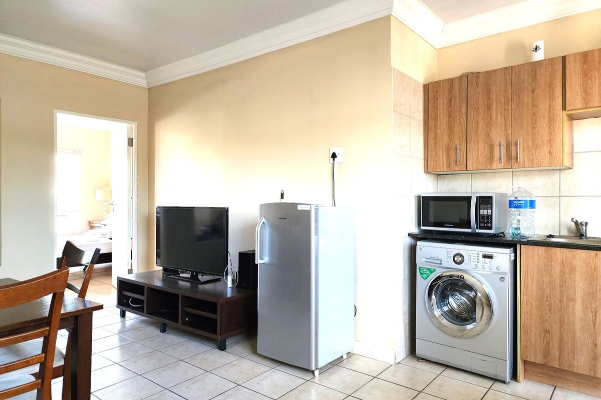 Apartment Rental Monthly In Sandton - Photo 3