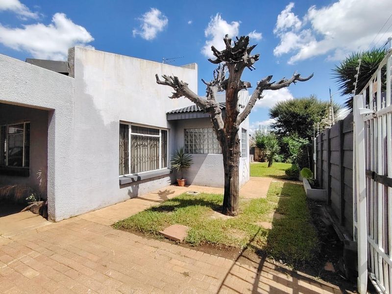 House For Sale In Alberton - Photo 2