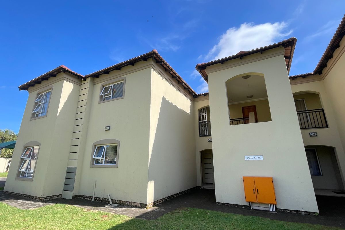 Townhouse For Sale In Benoni - Photo 2