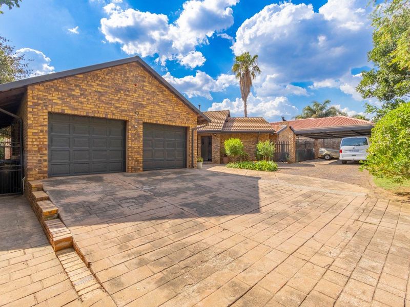 House For Sale In Boksburg - Photo 2