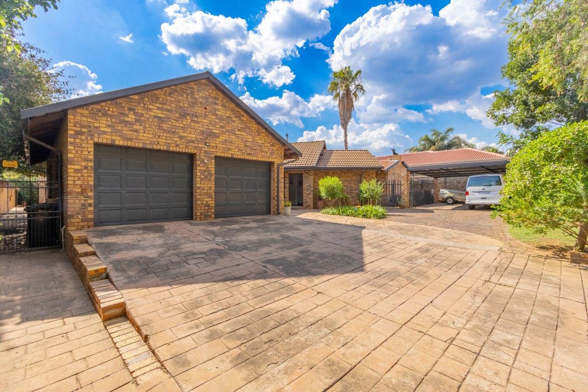 House For Sale In Boksburg - Photo 2