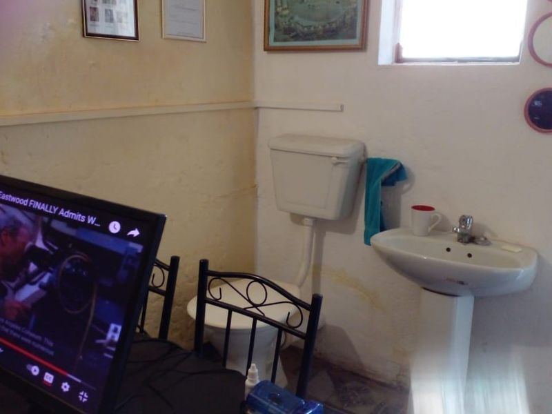 House Pending Sale In Steynsburg - Photo 5