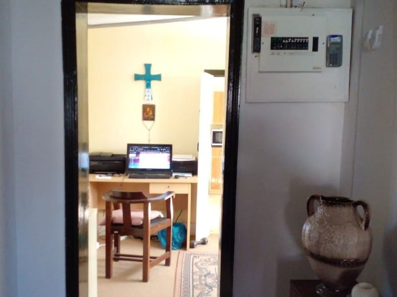 House Pending Sale In Steynsburg - Photo 4