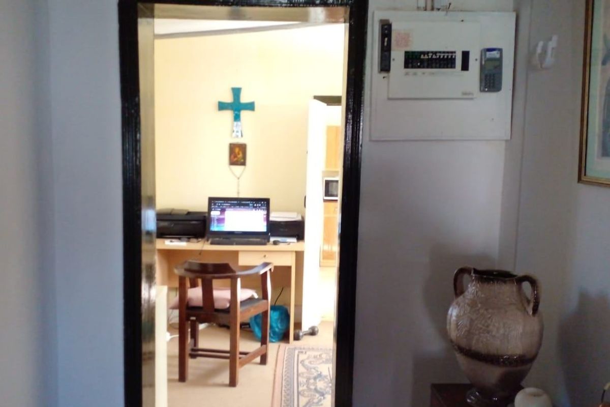 House Pending Sale In Steynsburg - Photo 4
