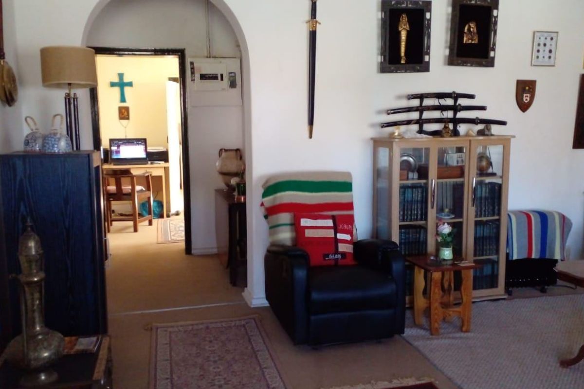 House Pending Sale In Steynsburg - Photo 3