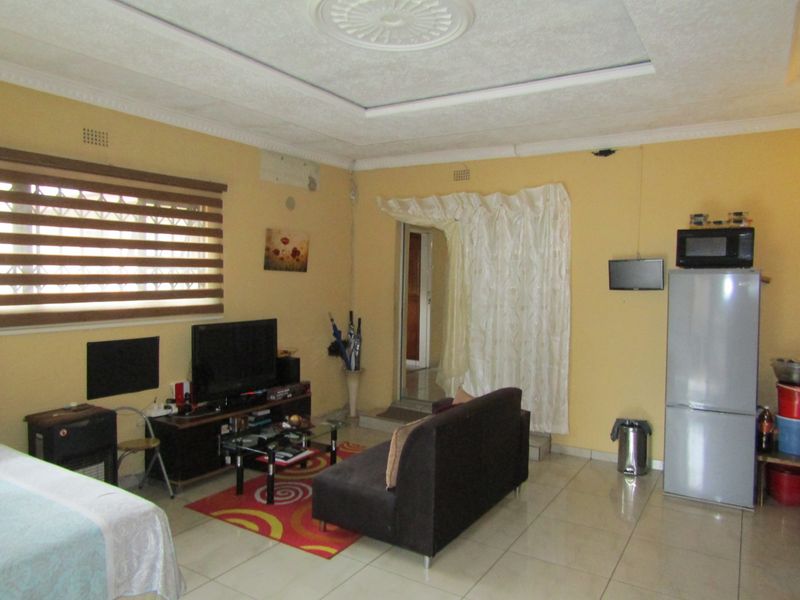 House For Sale In Johannesburg - Photo 5