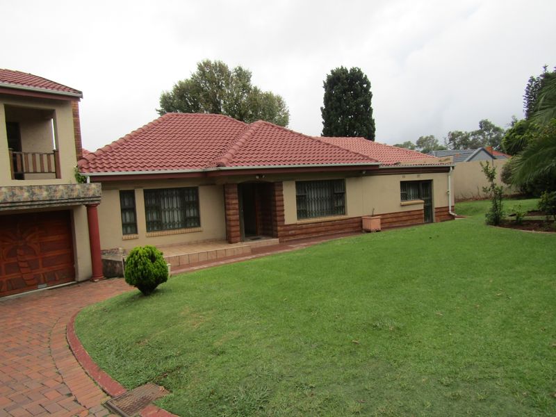 House For Sale In Johannesburg - Photo 2