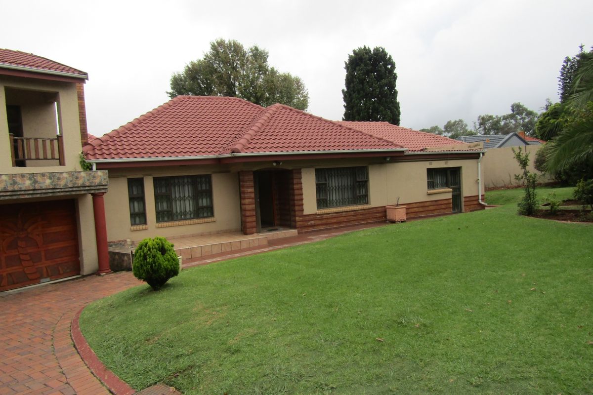 House For Sale In Johannesburg - Photo 2