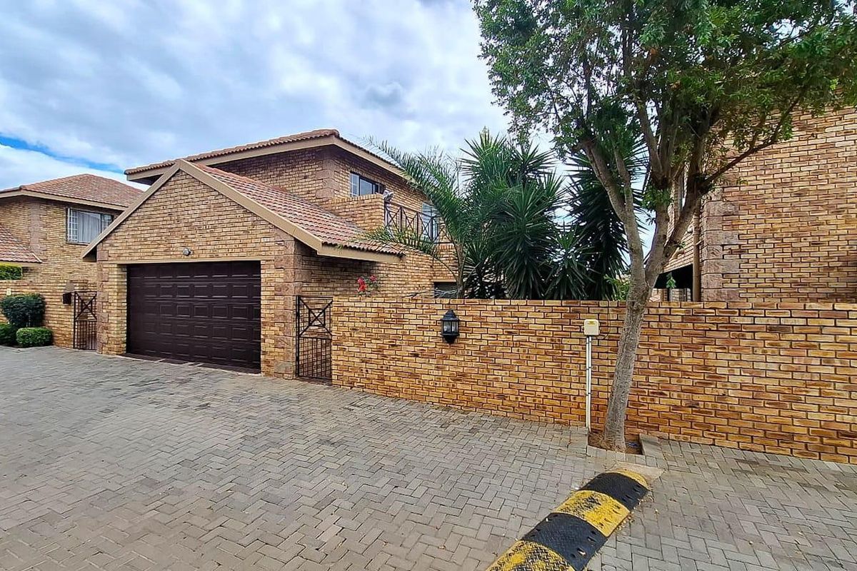 Townhouse For Sale In Roodepoort - Photo 3
