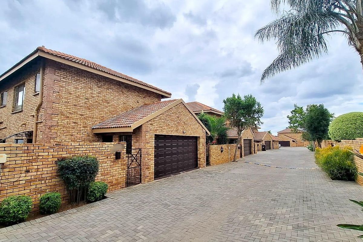 Townhouse For Sale In Roodepoort - Photo 2