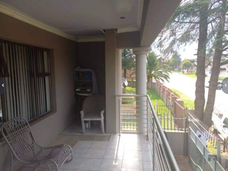 House For Sale In Johannesburg - Photo 2