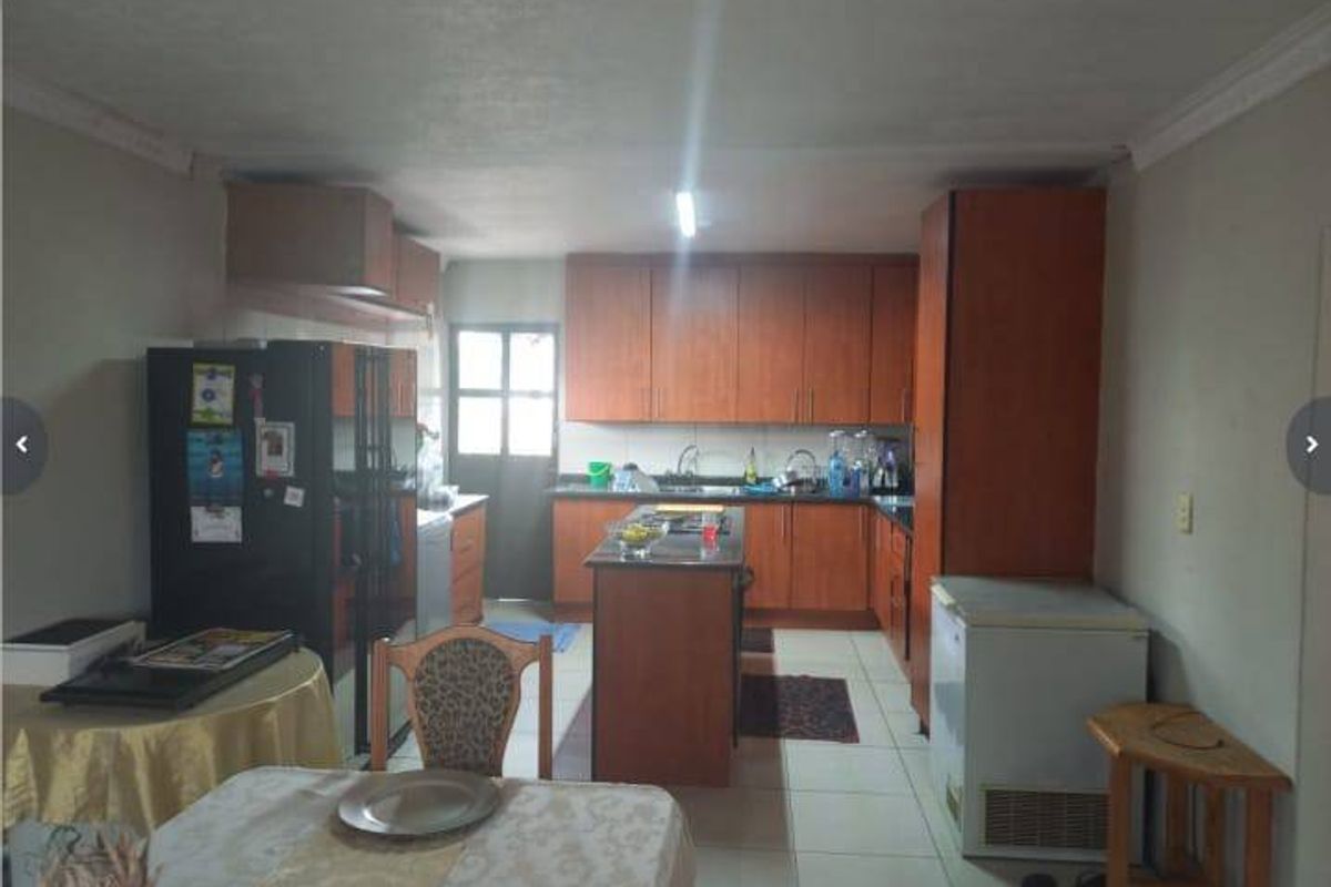 House For Sale In Johannesburg - Photo 4