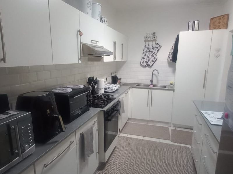 Townhouse For Sale In Margate - Photo 9