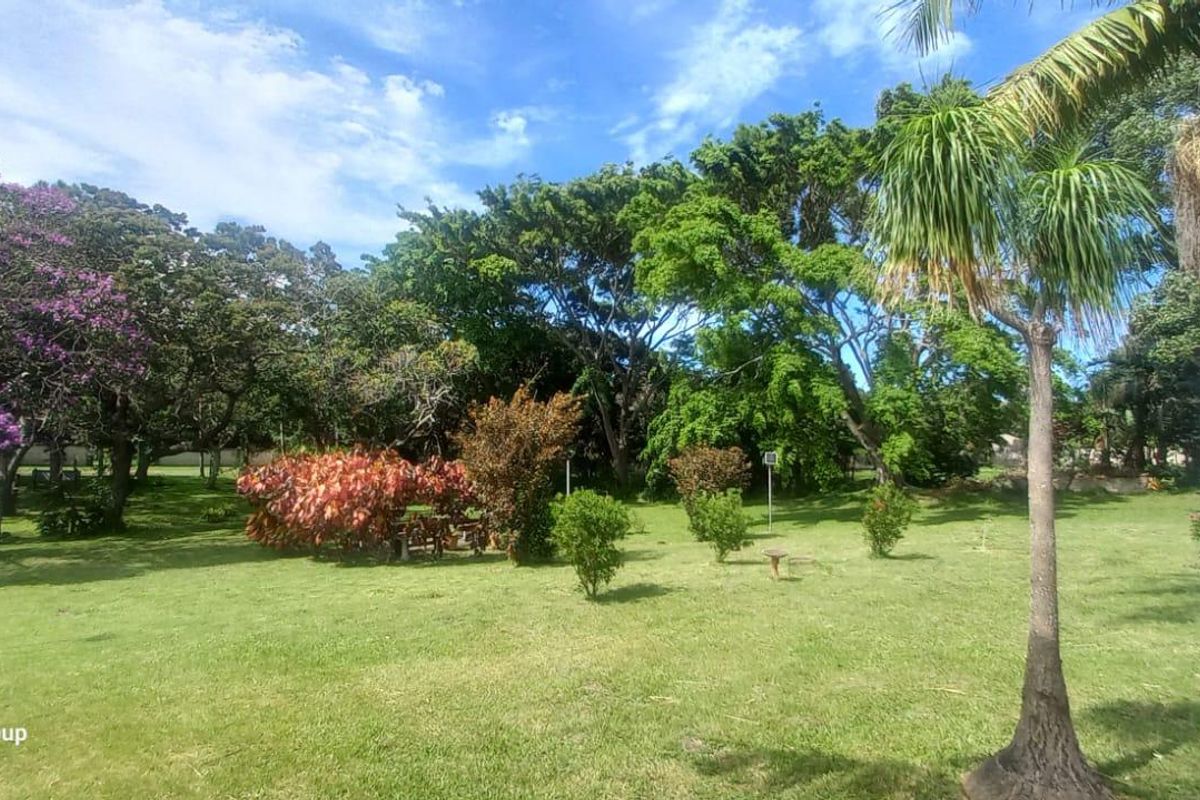 Townhouse For Sale In Margate - Photo 2