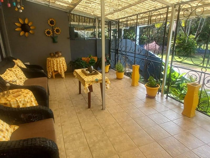 Townhouse For Sale In Margate - Photo 4