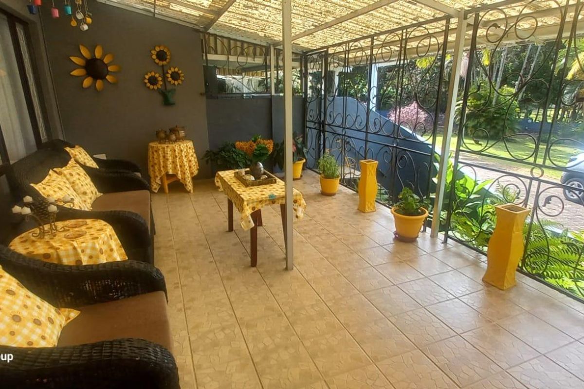 Townhouse For Sale In Margate - Photo 4
