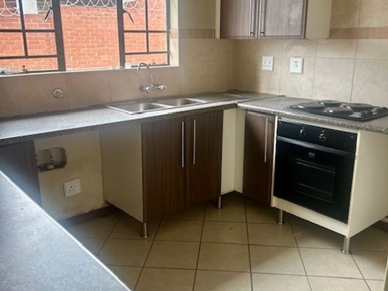 Townhouse For Sale In Centurion - Photo 10