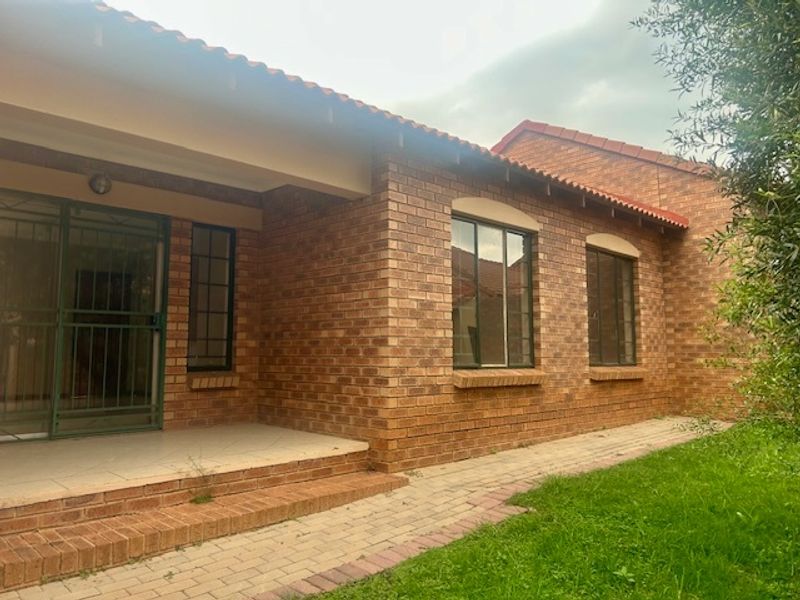Townhouse For Sale In Centurion - Photo 4