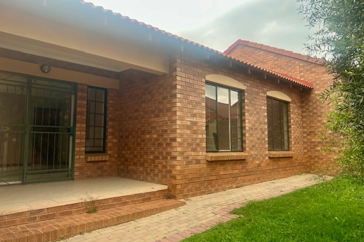 Townhouse For Sale In Centurion - Photo 4