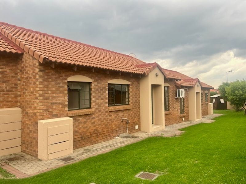 Townhouse For Sale In Centurion - Photo 2