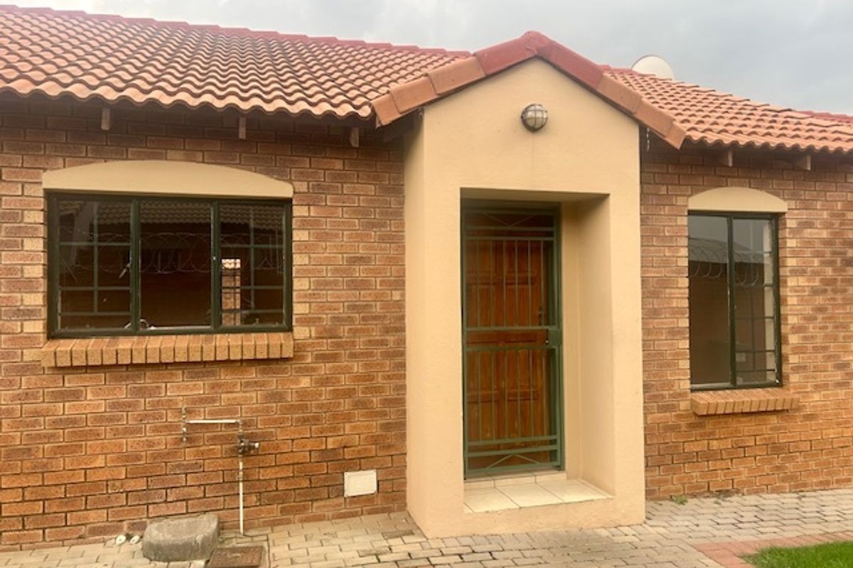 Townhouse For Sale In Centurion - Photo 3