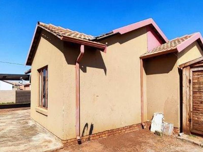 House For Sale In Benoni - Photo 1