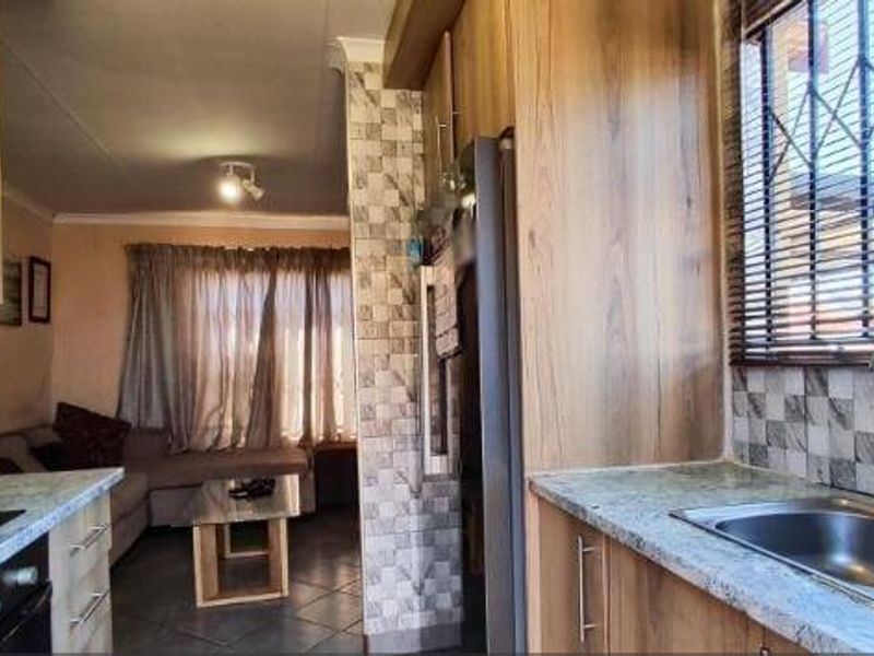 House For Sale In Benoni - Photo 3