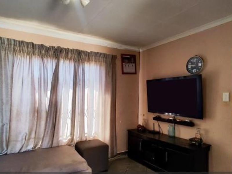 House For Sale In Benoni - Photo 5