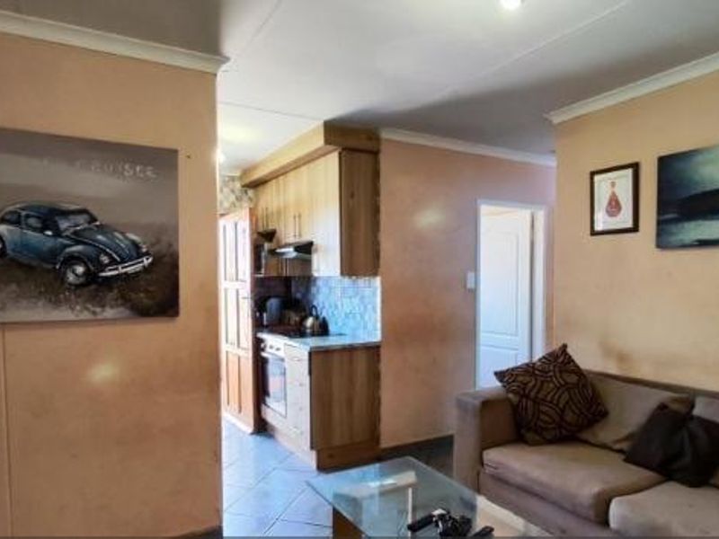 House For Sale In Benoni - Photo 4