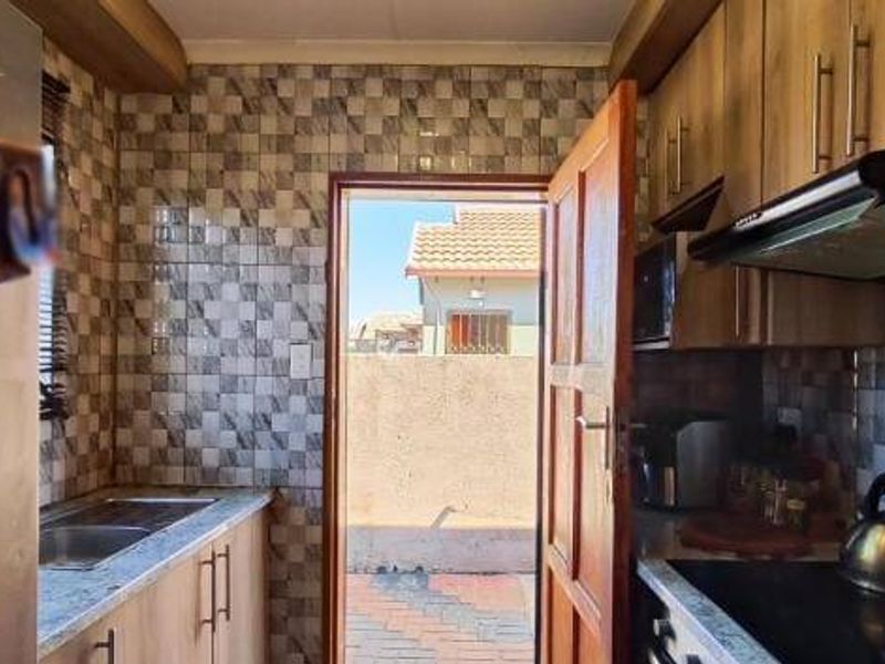 House For Sale In Benoni - Photo 2