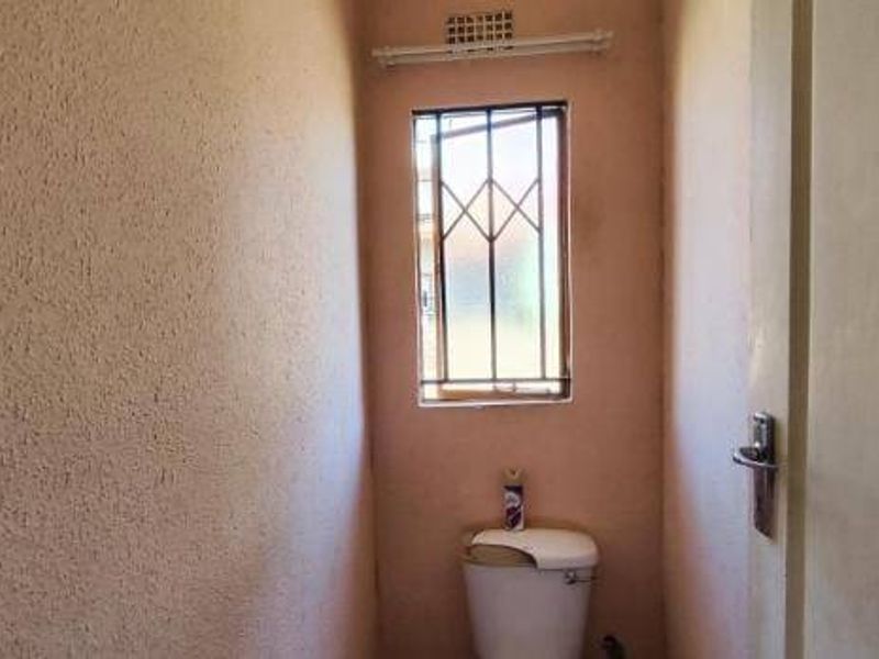 House For Sale In Benoni - Photo 10