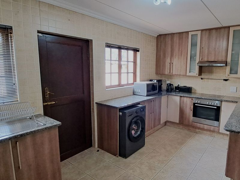 House Pending Sale In Midrand - Photo 6