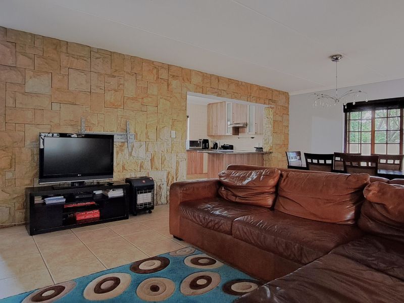 House Pending Sale In Midrand - Photo 4