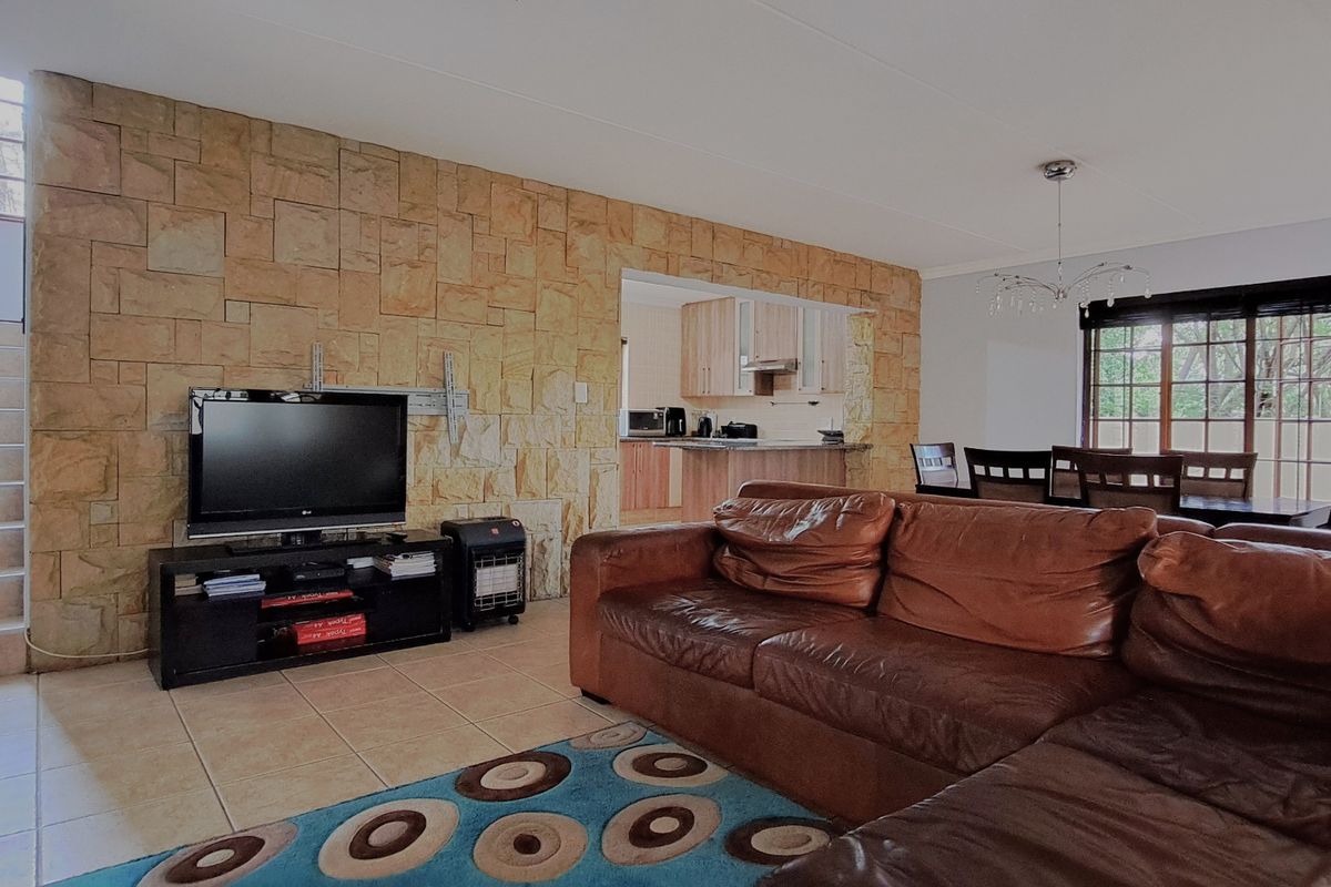 House Pending Sale In Midrand - Photo 4