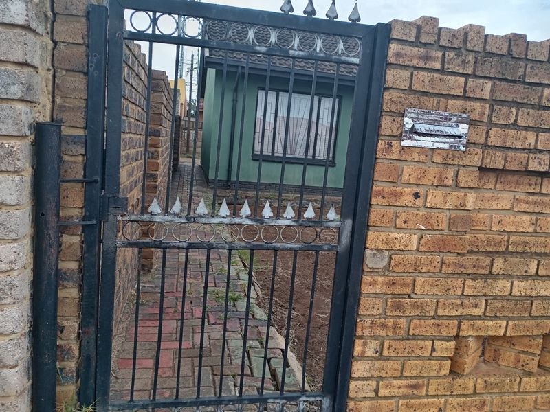 House For Sale In Evaton - Photo 2