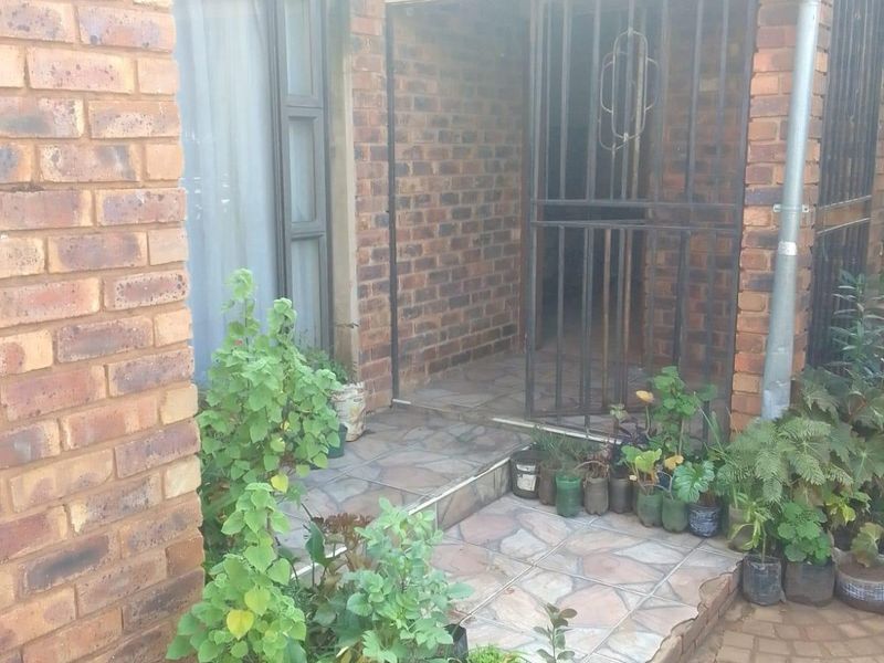 House For Sale In Evaton - Photo 2